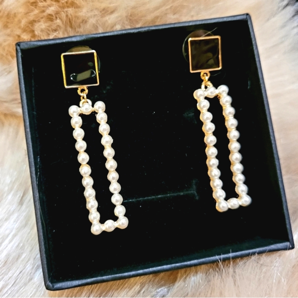 New In Box Pearl & Black Minimalist Enamel Waved Gold Drop Earrings